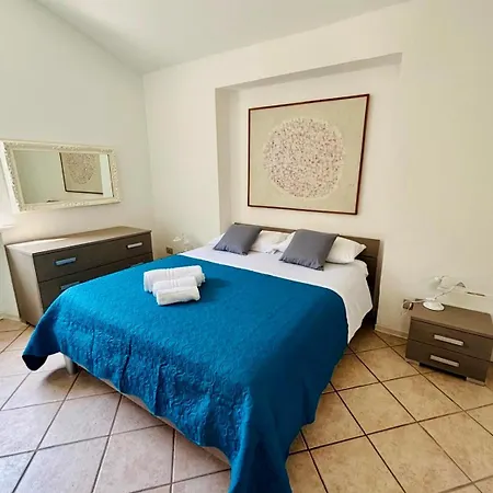 Apartment La